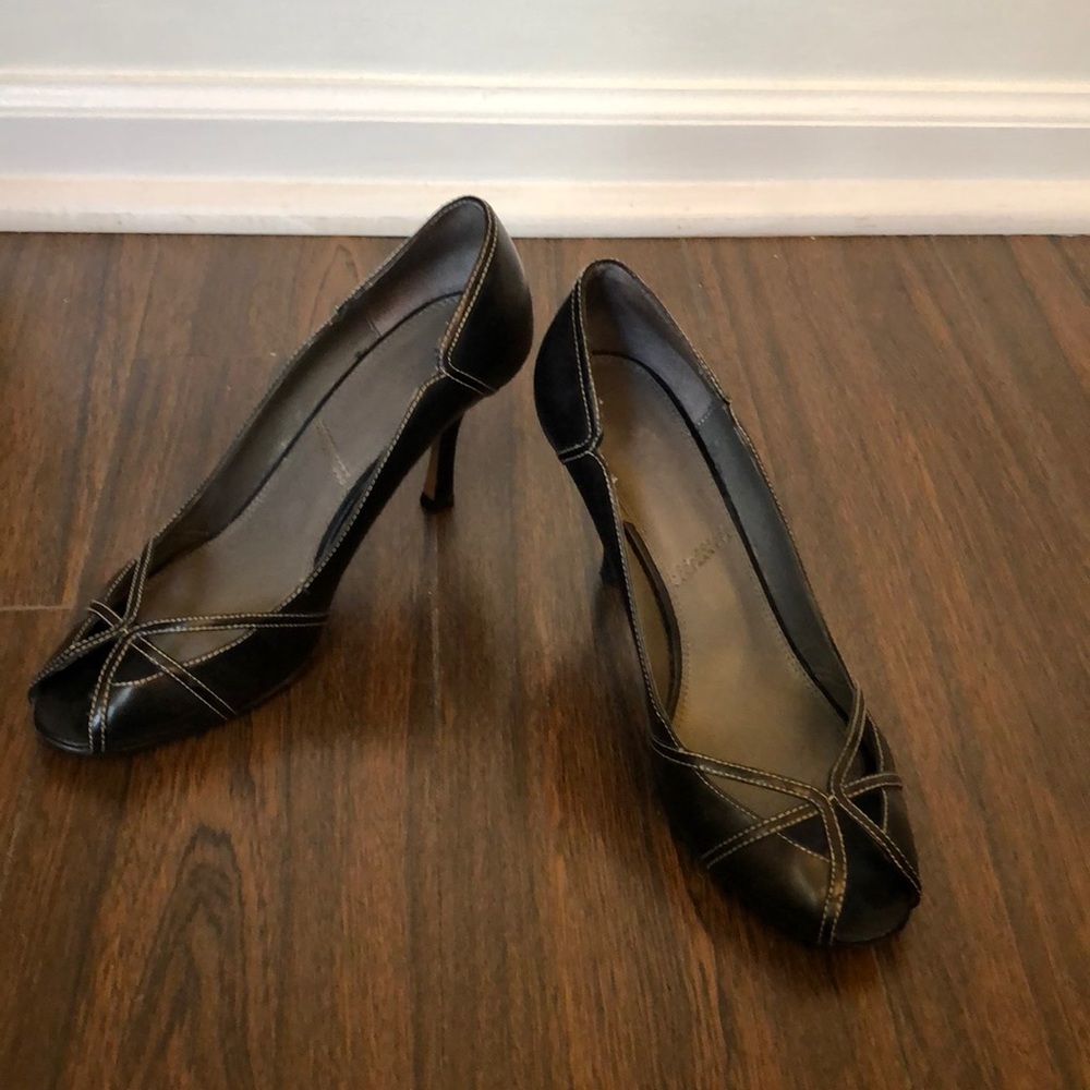 Tahari black leather peep toe heels
